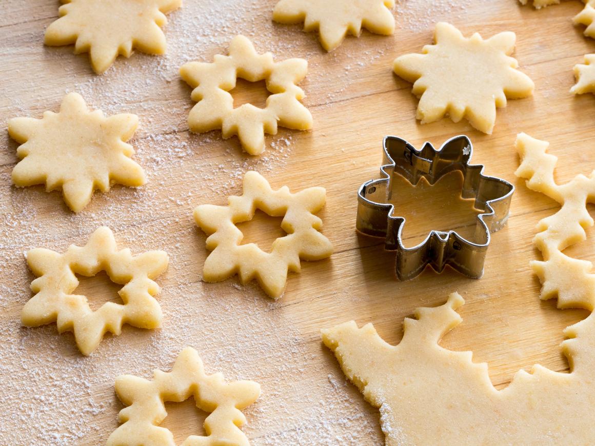 Wie rollt man Mürbeteig richtig aus?