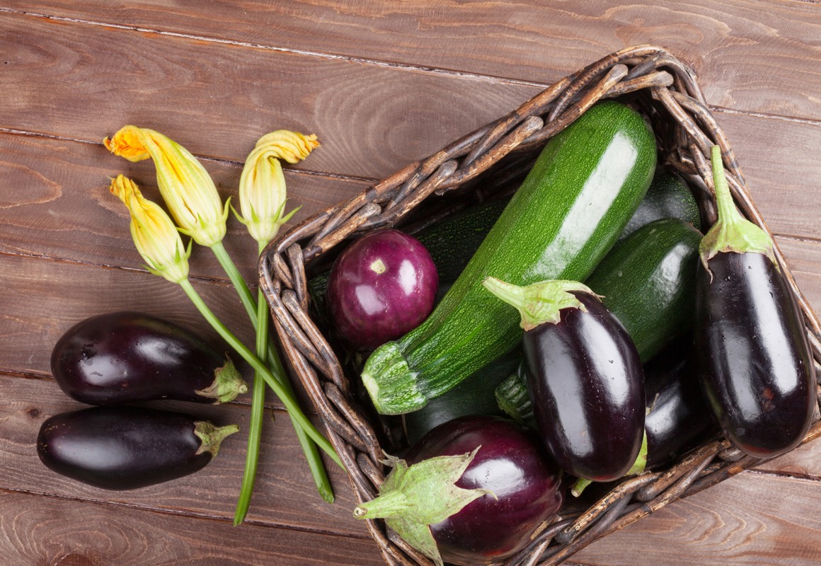Zucchini und Auberginen im Sommer