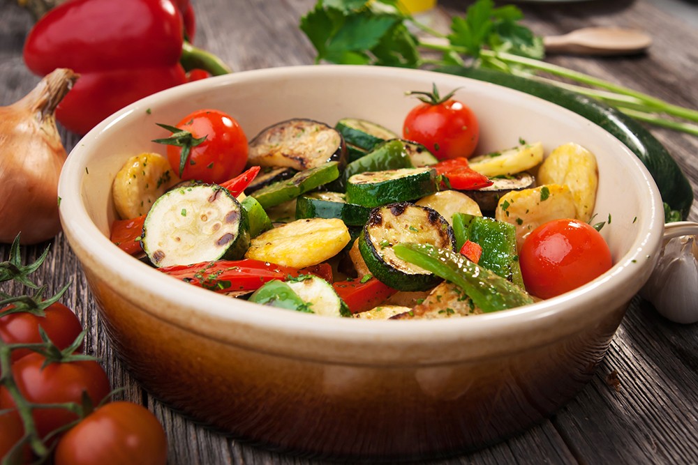 Zucchini und Auberginen im Sommer