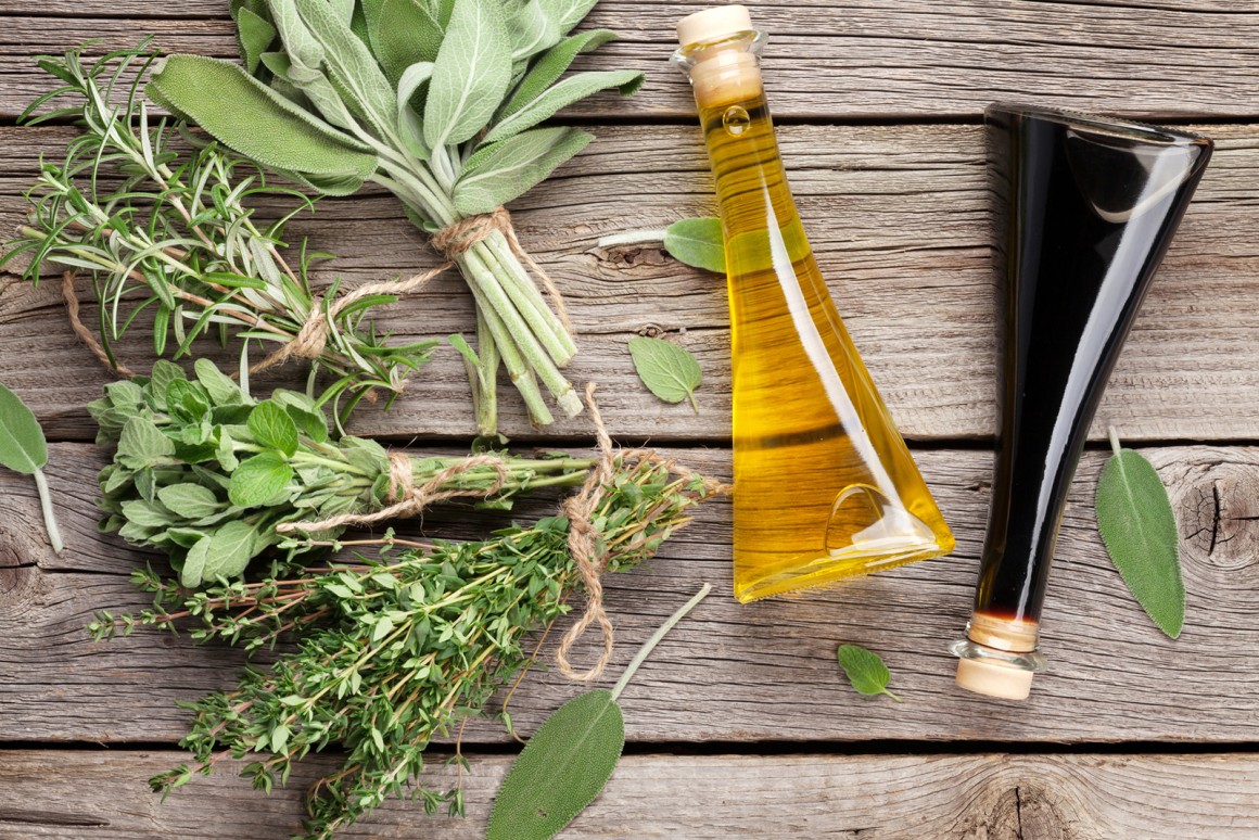 Vinaigretten mit Essig und Öl