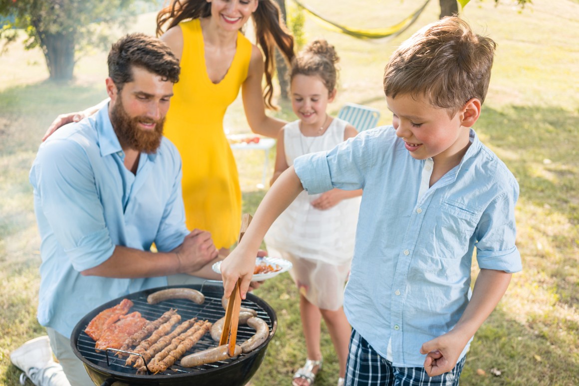 Kinder und Grillen