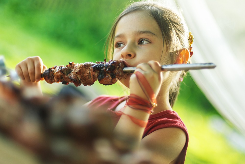 Kinder und Grillen