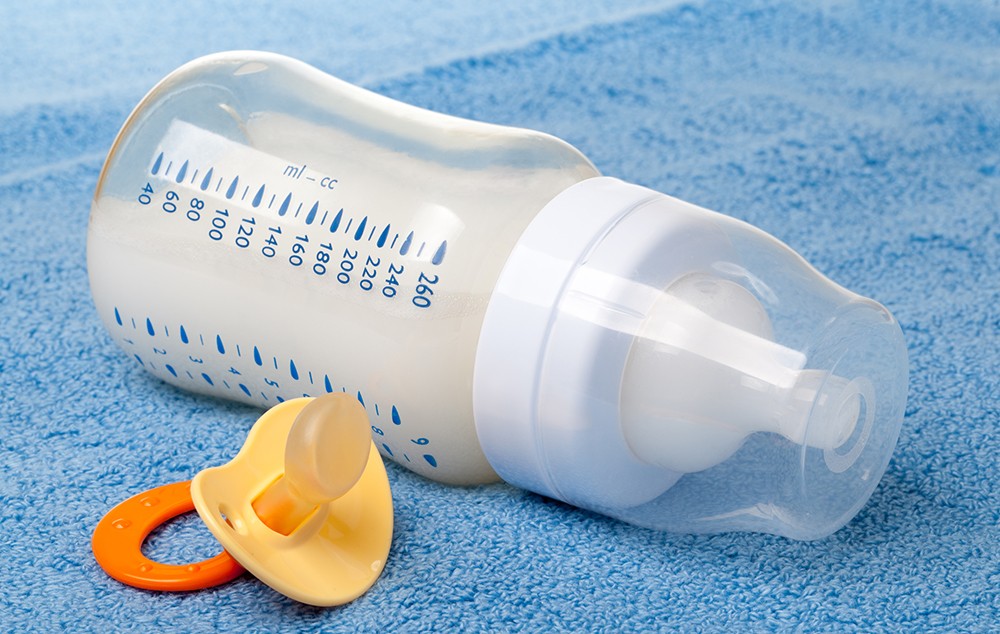 Baby-Ernährung: Stillen und Fläschchen 