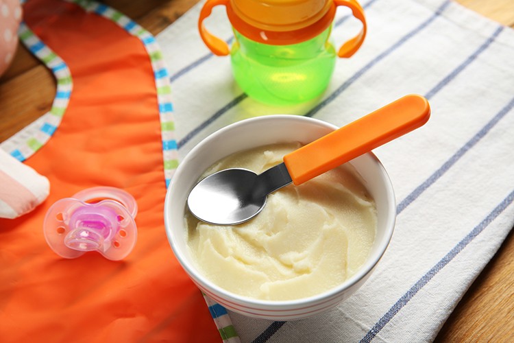 Baby Ernährung: 6.-9. Lebensmonat