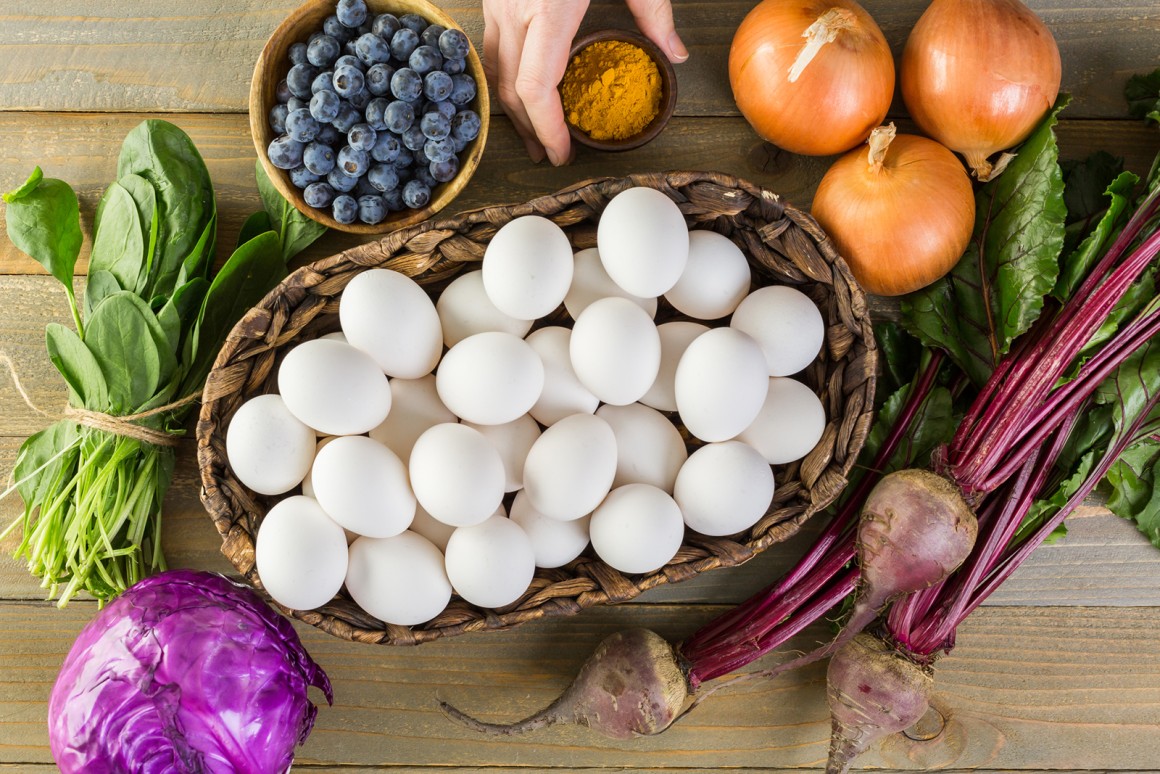 Ostereier färben mit Naturmaterialien 