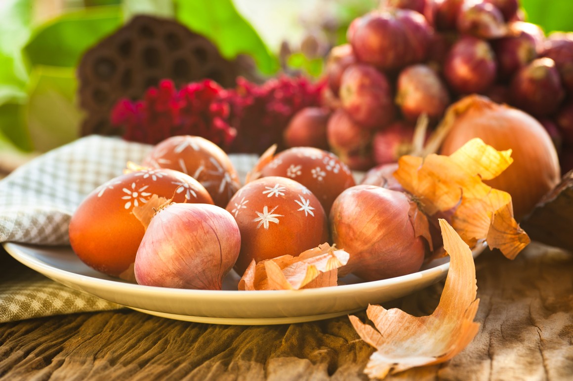 Ostereier färben mit Naturmaterialien 