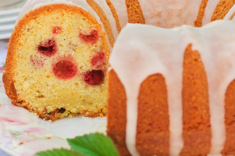 Himbeerkuchen mit Zitronenguss