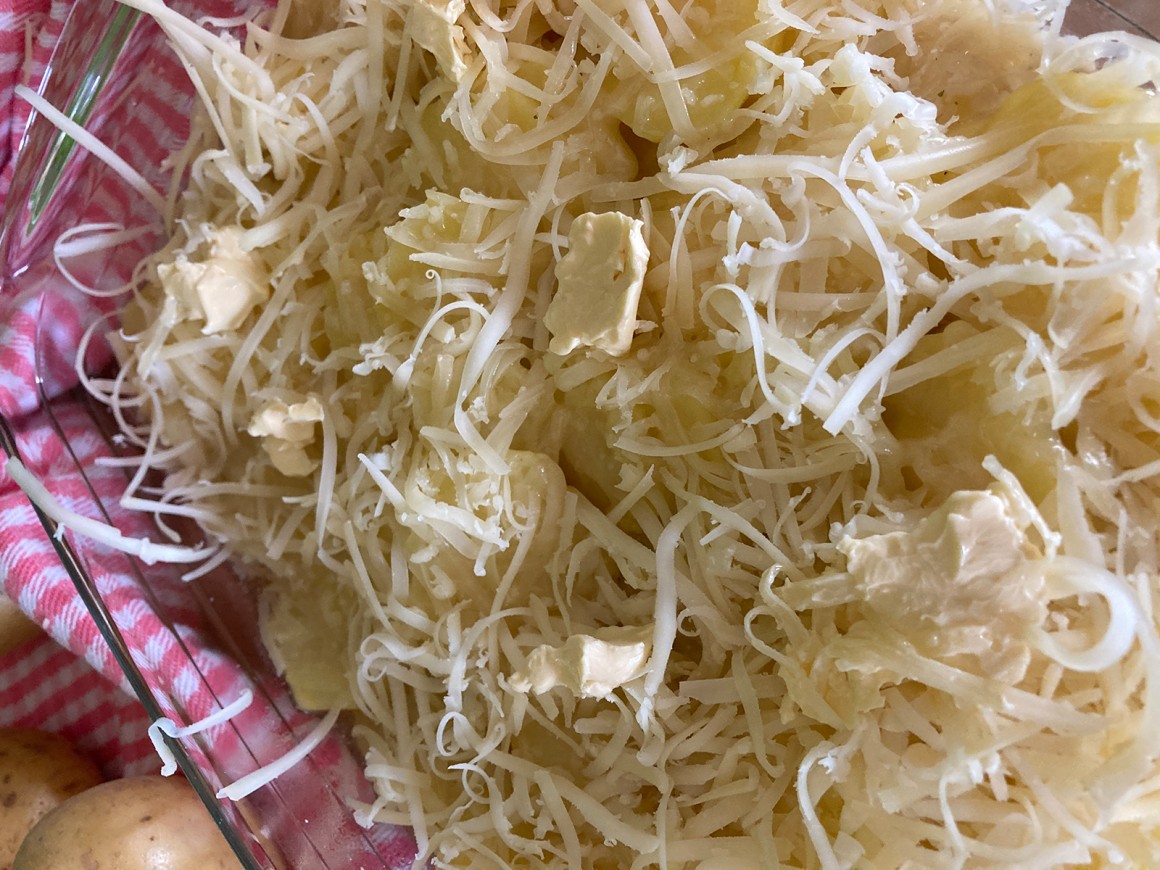 Einfaches Kartoffelgratin ohne Milch und Sahne