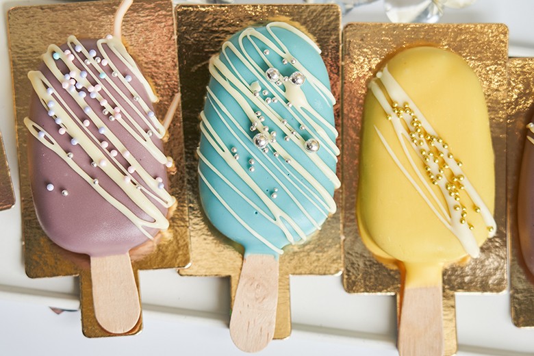 Cakesicles: Trendige Kuchen am Stiel