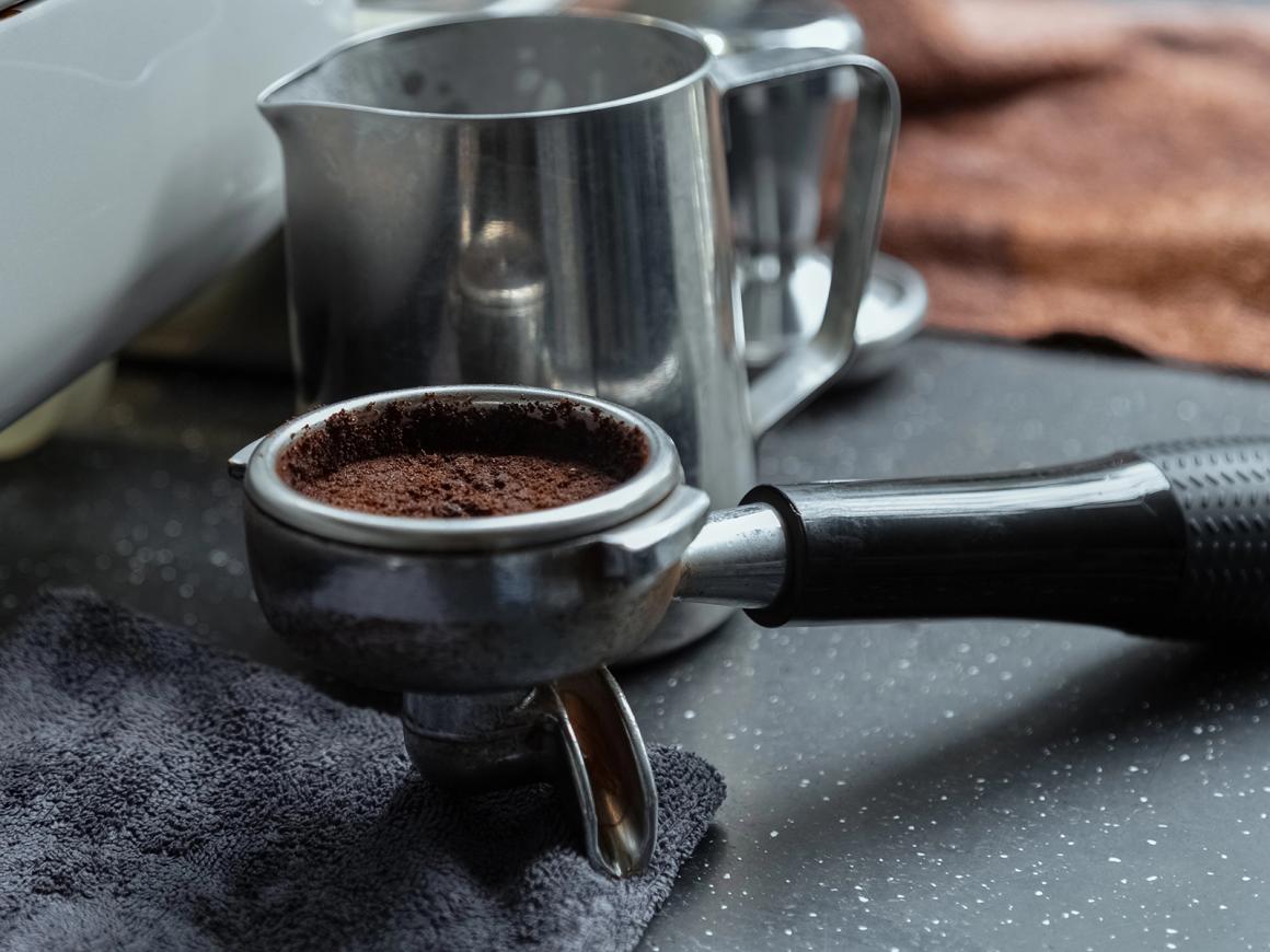 Kaffeesatz wiederverwenden: Nachhaltige Tipps und Ideen für den Alltag