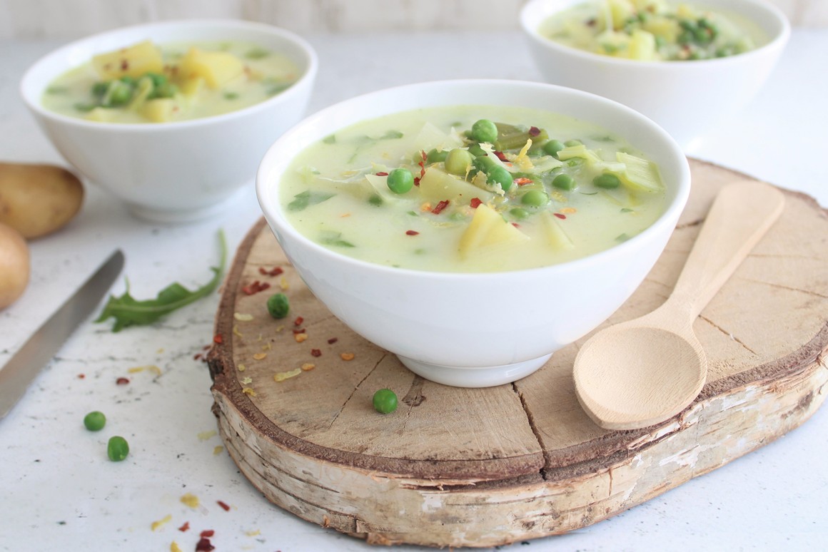 Kartoffelsuppe mit Löwenzahn