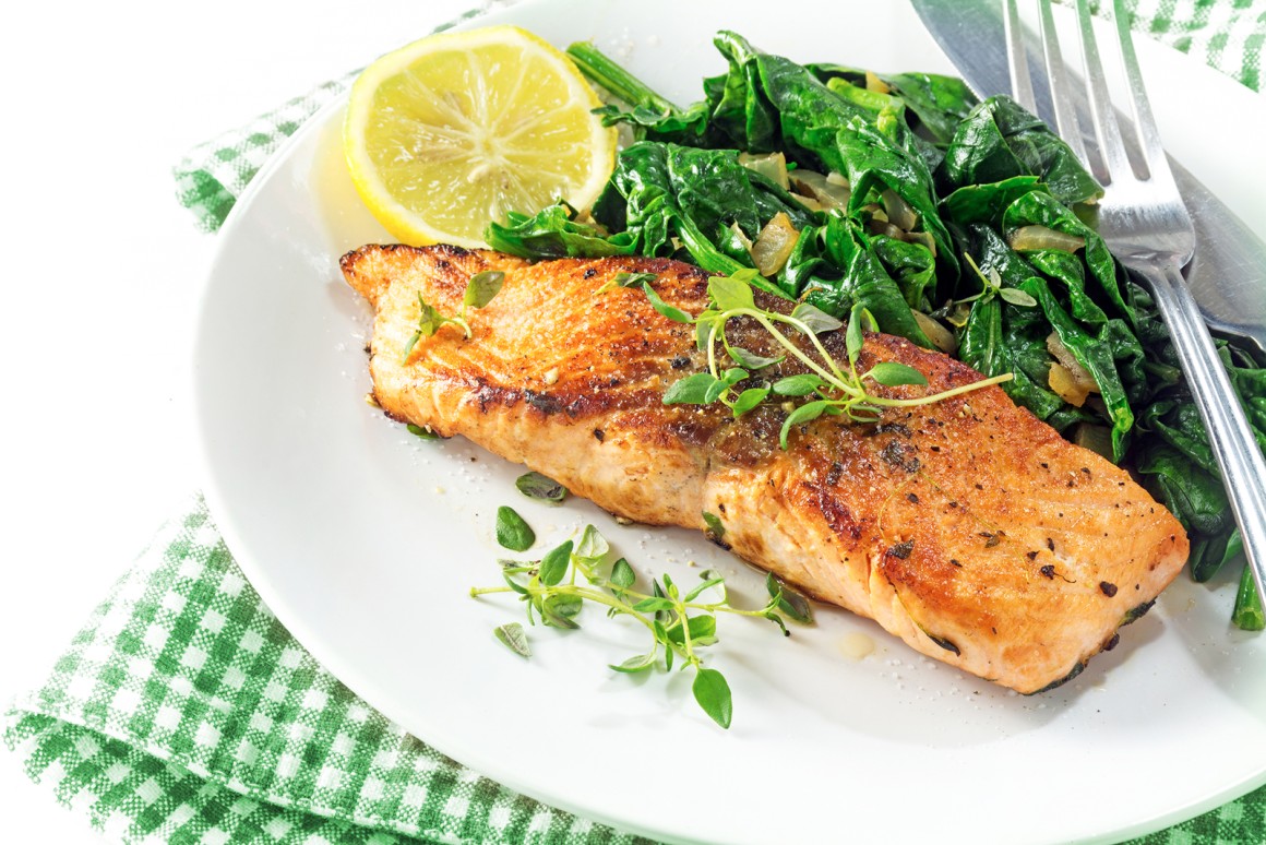 Gebratener Lachs mit Spinat