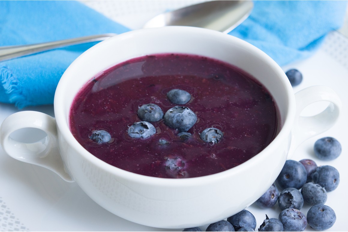 Kalte Suppe mit Blaubeeren