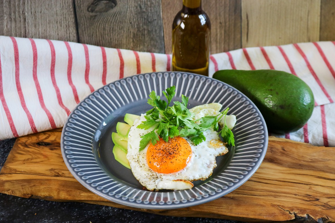 Avocado mit Spiegelei