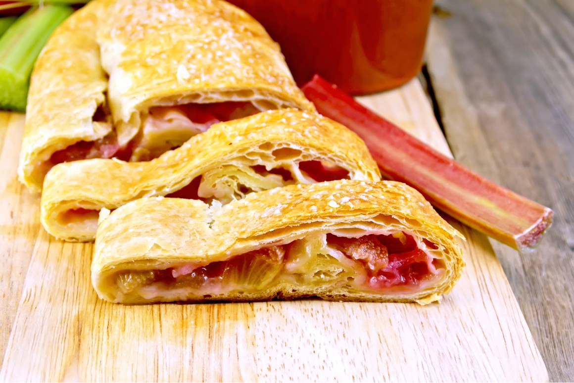 Strudel mit Rhabarber