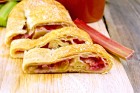 Strudel mit Rhabarber