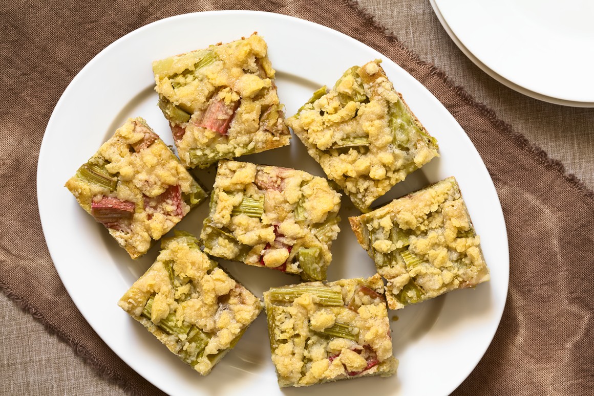 Rhabarberkuchen mit Streuseln