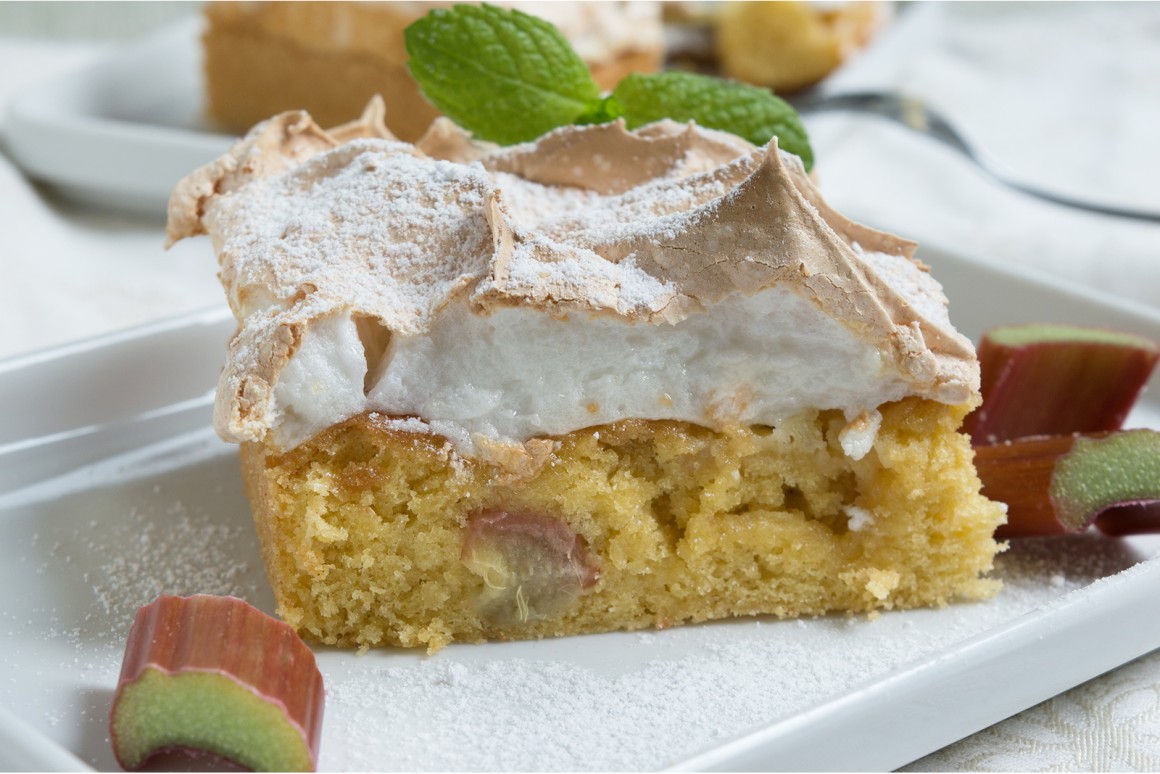Rhabarberkuchen mit Baiserhaube