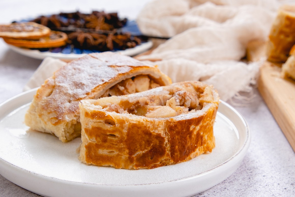 Blätterteig-Apfelstrudel