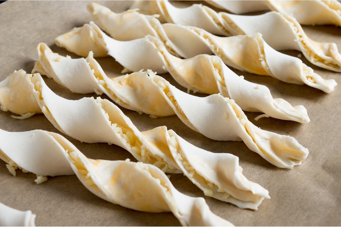 Blätterteigstangen mit Käse