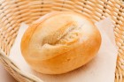 Trockene Brötchen wieder frisch machen