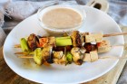 Tofuspieße mit Erdnussbutter-Sauce