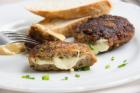 Frikadellen mit Käse
