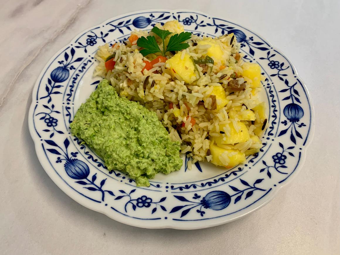 Mangoreis mit Erbsenhummus