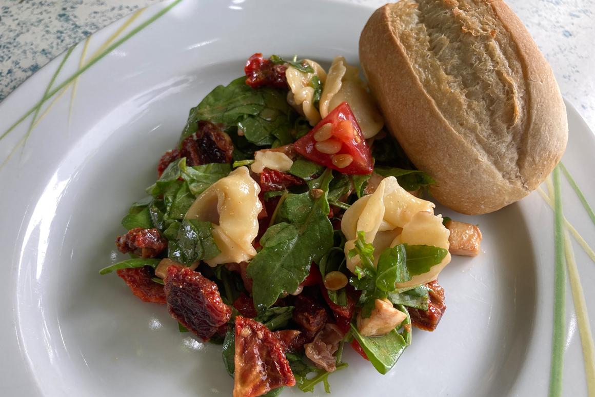 Mediterraner Tortellinisalat