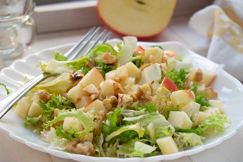 Apfel-Nuss-Salat