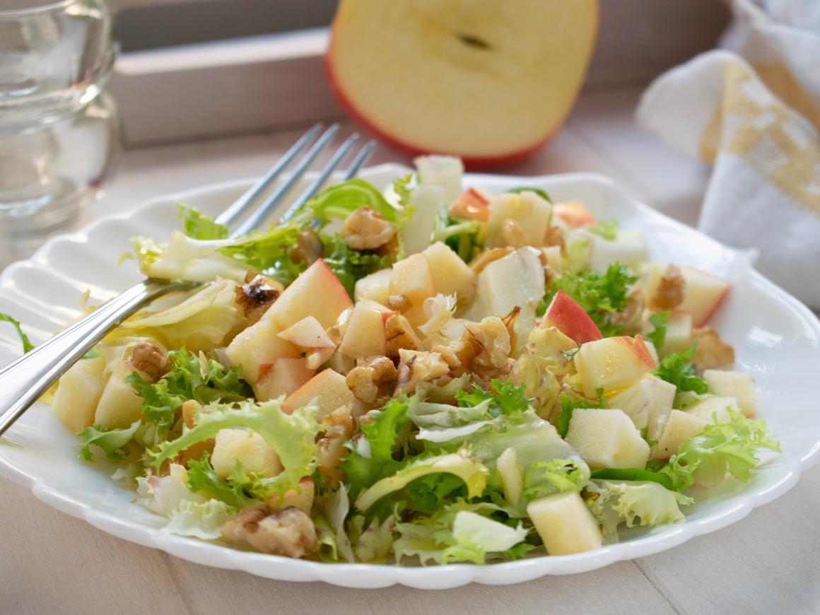 Apfel-Nuss-Salat