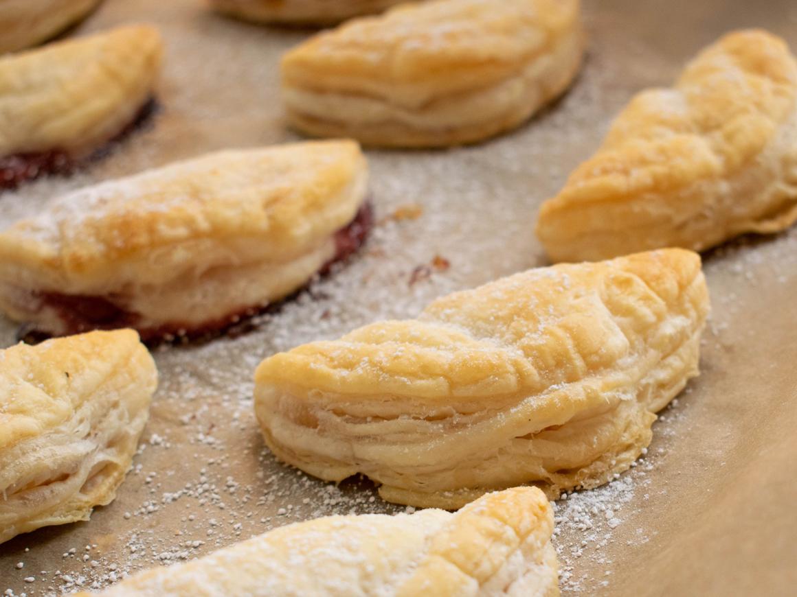 Blätterteighäppchen mit Himbeeren und Ricotta