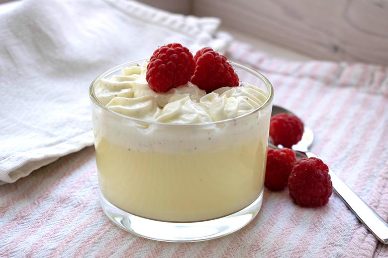 Rumpudding mit Vanillesahne