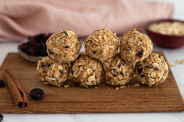 Energiebällchen mit Cashew und Cranberries