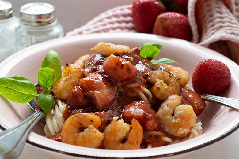 Pasta mit Erdbeer-Tomaten-Soße