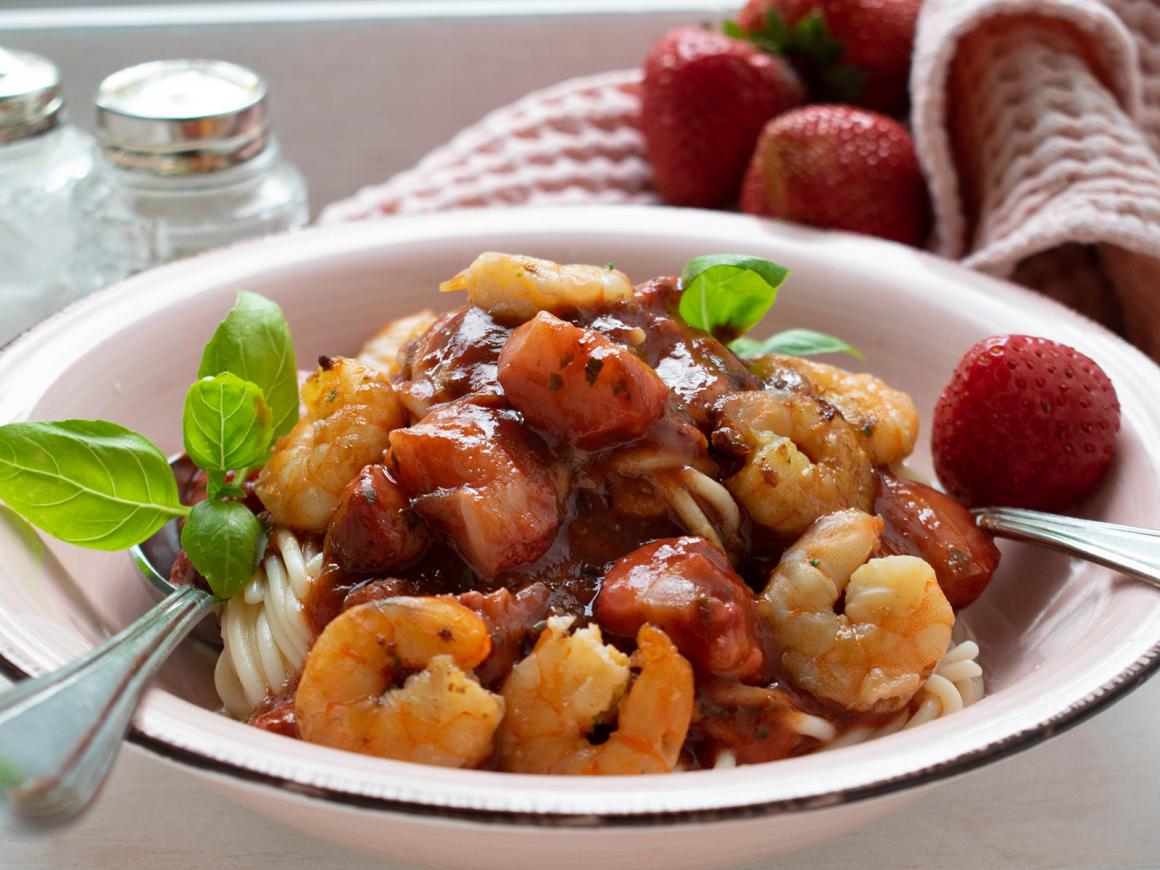 Pasta mit Erdbeer-Tomaten-Soße