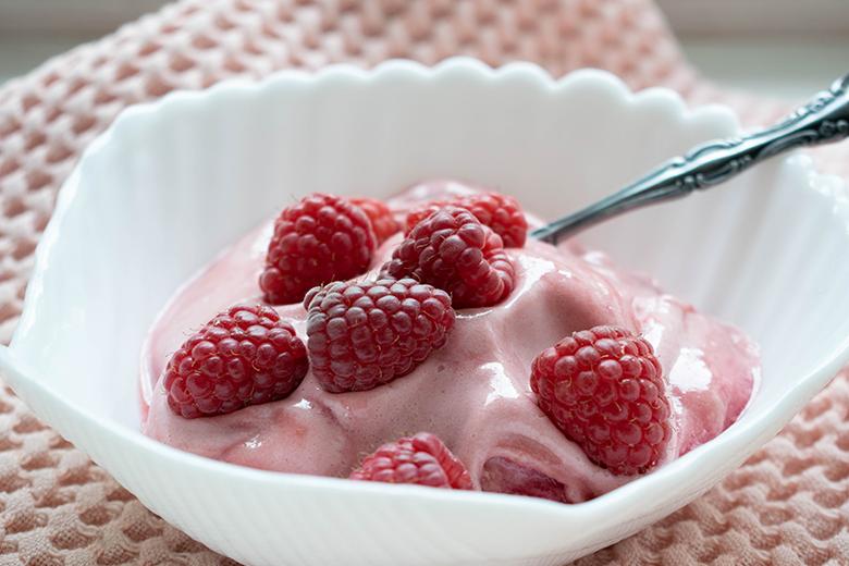 Schnelles Joghurt-Himbeer-Eis