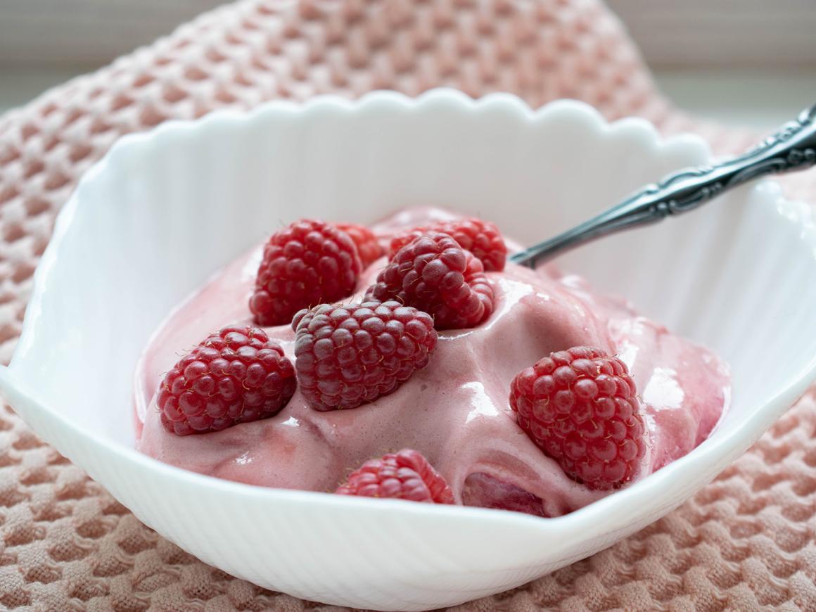 Schnelles Joghurt-Himbeer-Eis