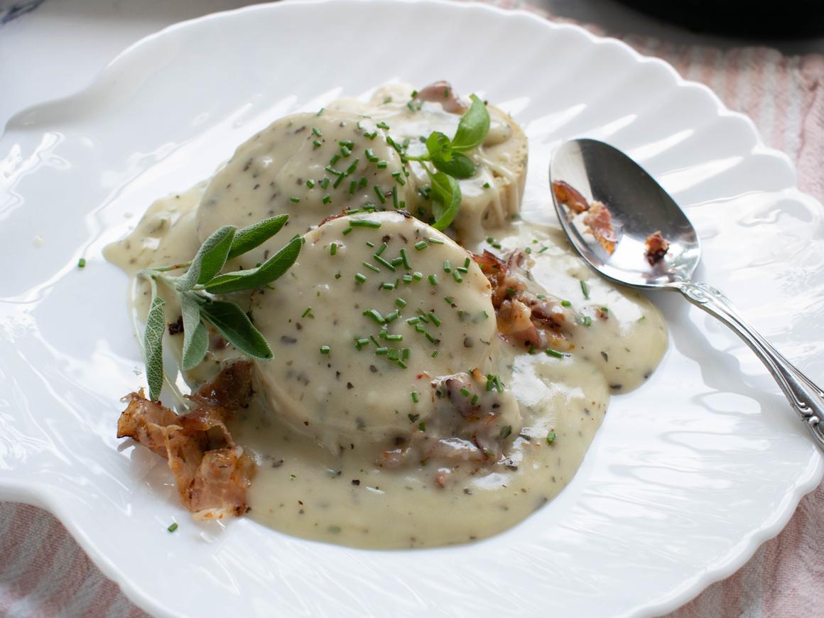Kräutersauce mit Speck