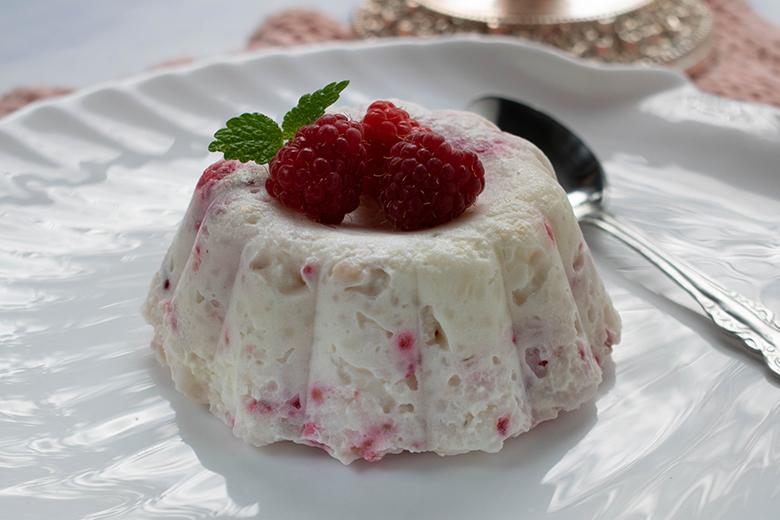 Milchreis-Eis mit Himbeeren