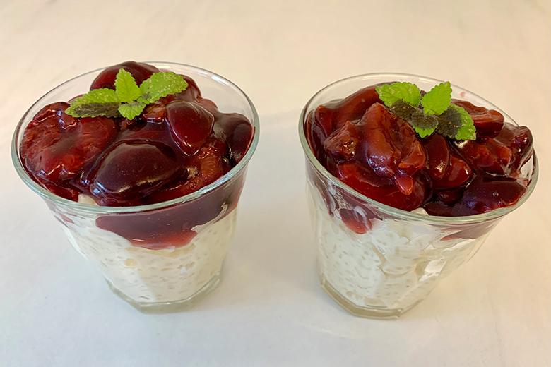 Milchreis mit heißen Kirschen