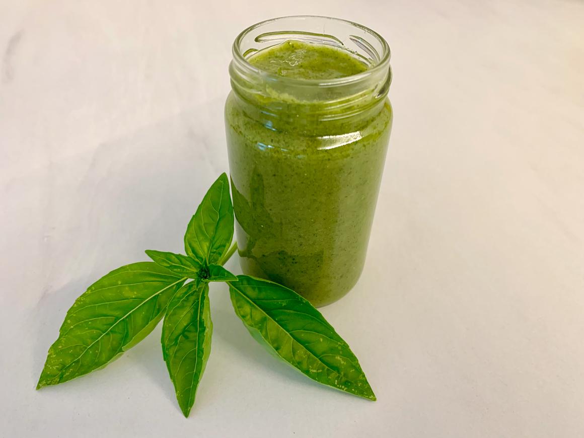 Basilikum-Walnuss-Pesto