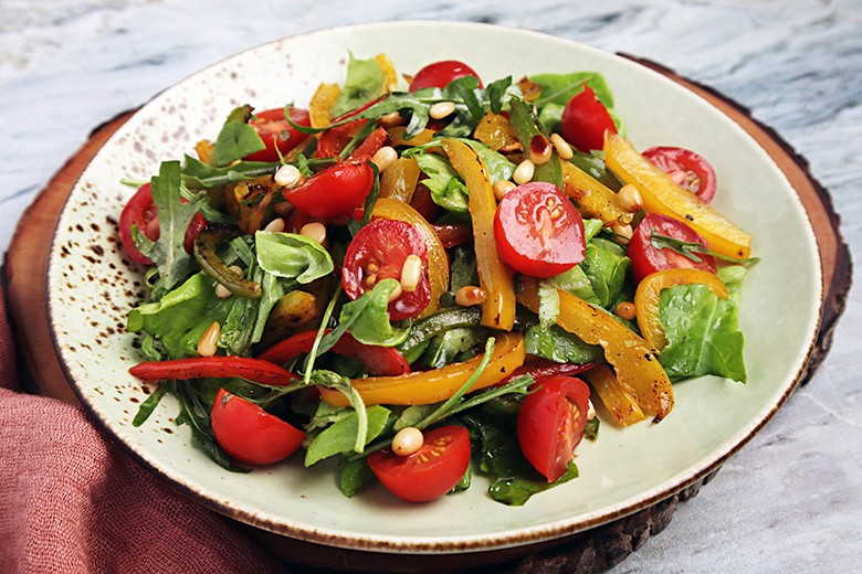 Salat mit gegrillter Paprika