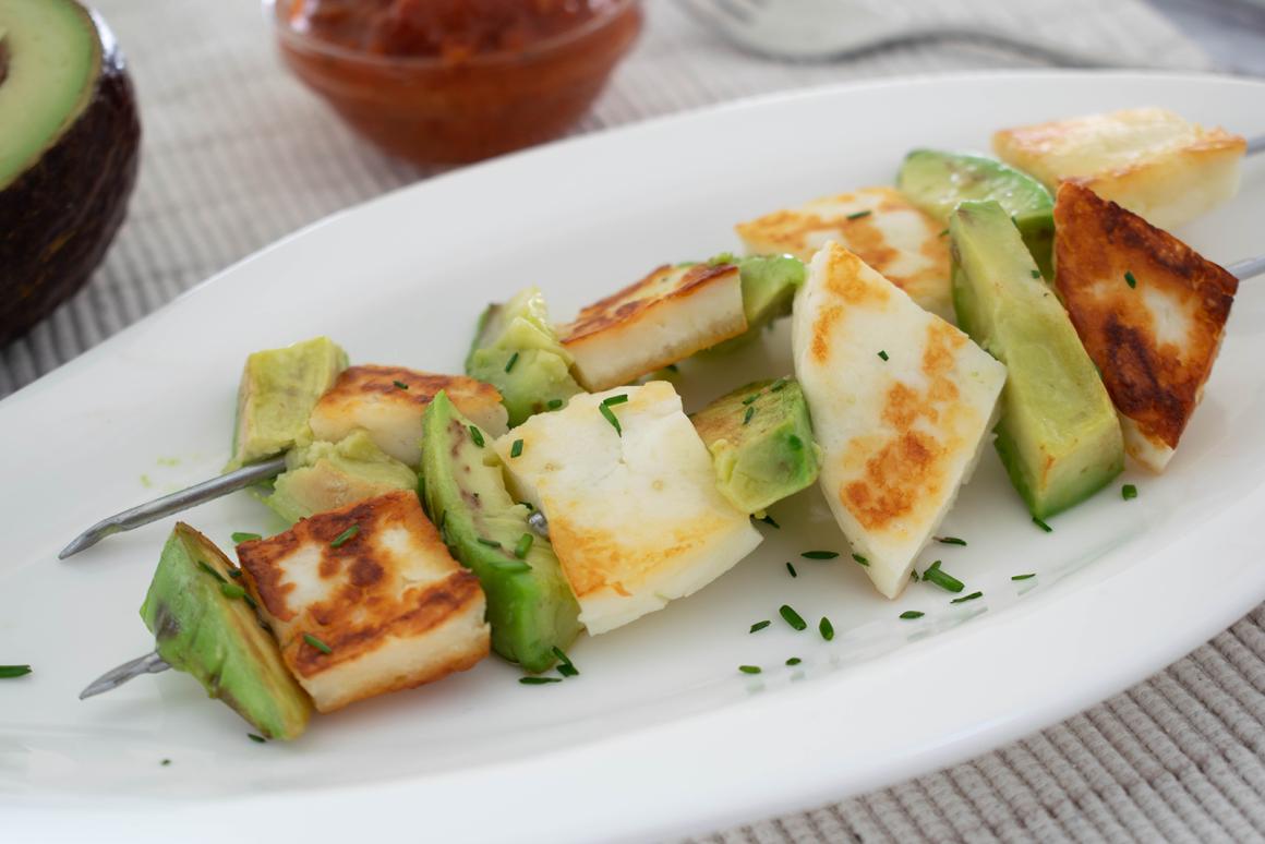 Halloumi-Grillkäse-Avocado-Spieß