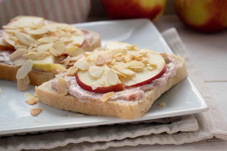 Toastbrote mit Quark und Apfel
