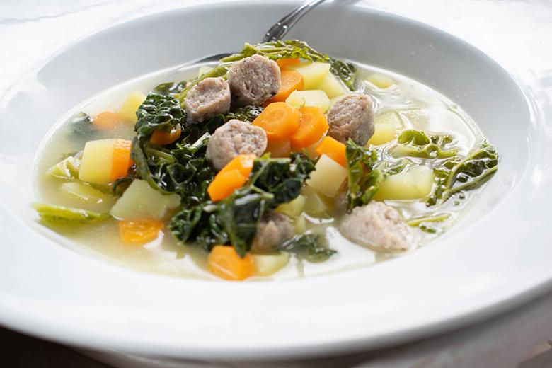 Grünkohleintopf mit Bratwurst