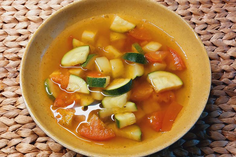 Zucchini-Tomatensuppe