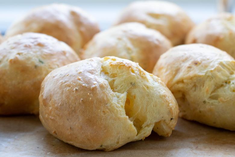 Kräuter-Käse-Brötchen