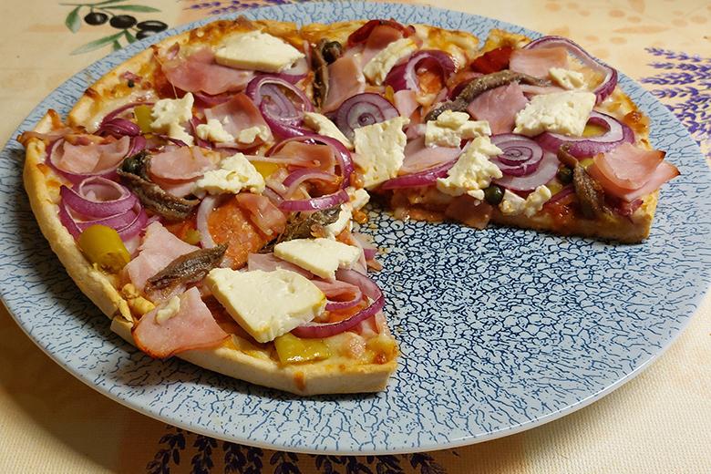 Pizza mit Feta