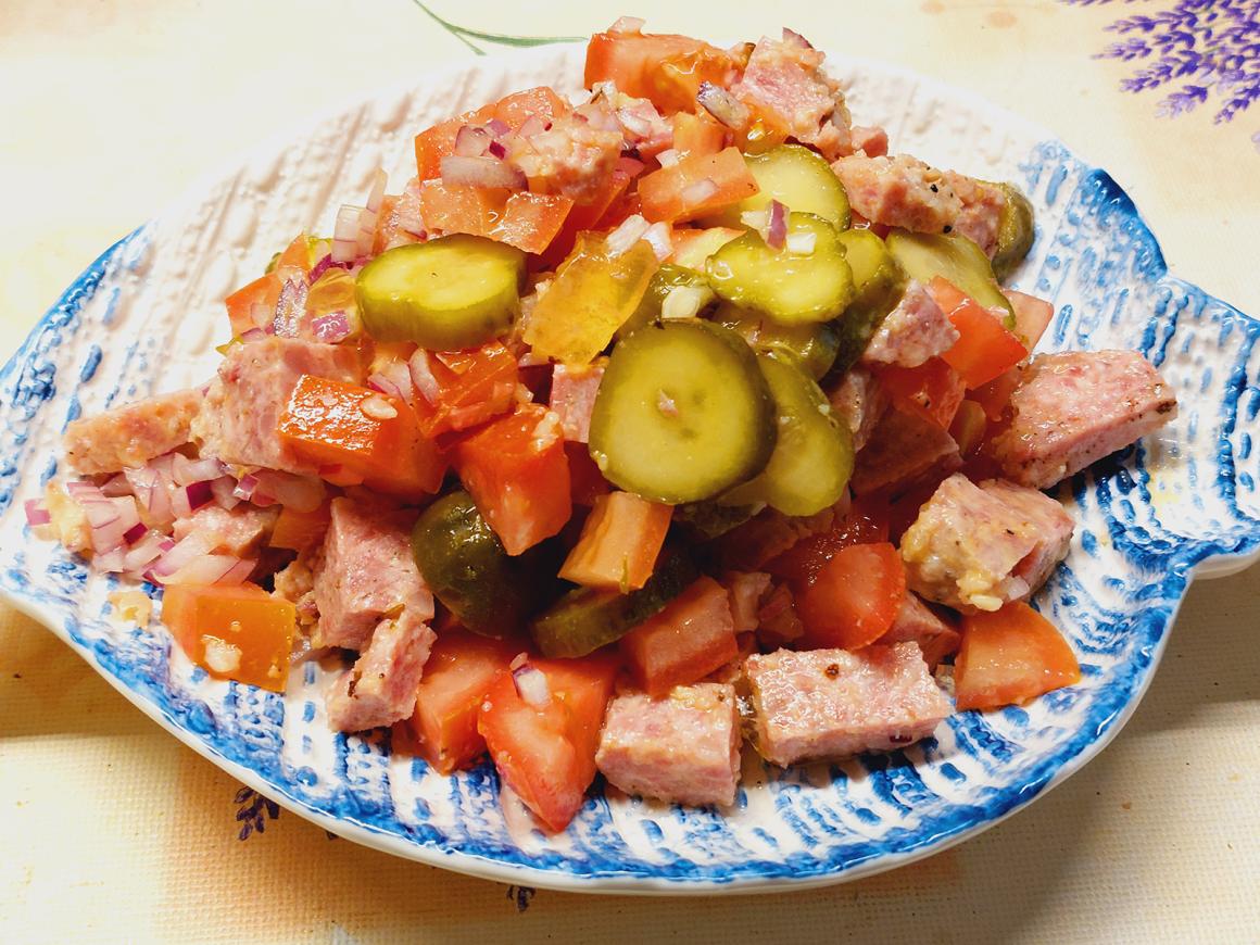 Wurstsalat mit Dosenwurst